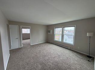 316 S 2nd St APT E, Dekalb, IL 60115