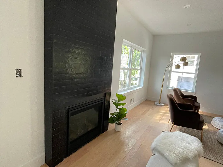 237 Boyden Ave — Photo 2