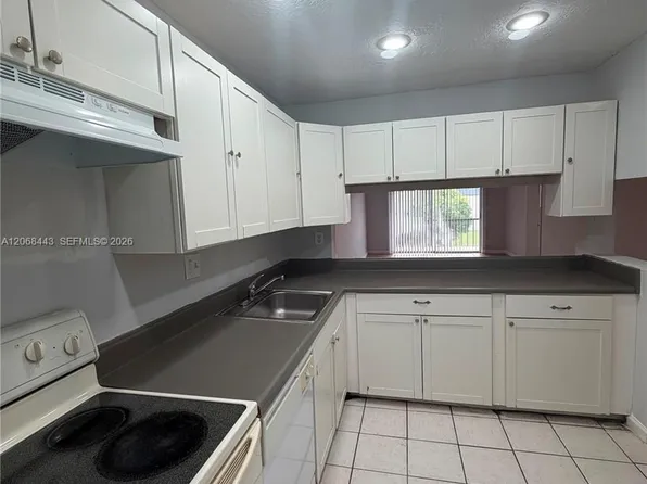 8020 N Colony Cir N, Fort Lauderdale, FL