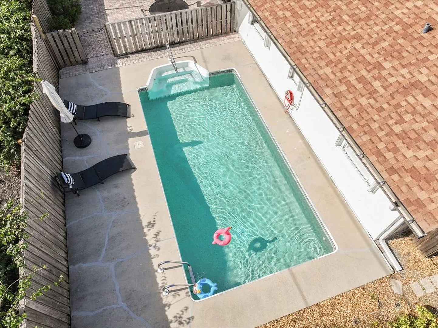 ** Private Pool Home In The Heart Of Naples -- Furnished 3 Bedroom/2 Full Bath ** Pet Friendly **... — Photo 2
