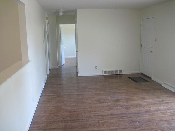 4th image of 8927 Iroquois Dr