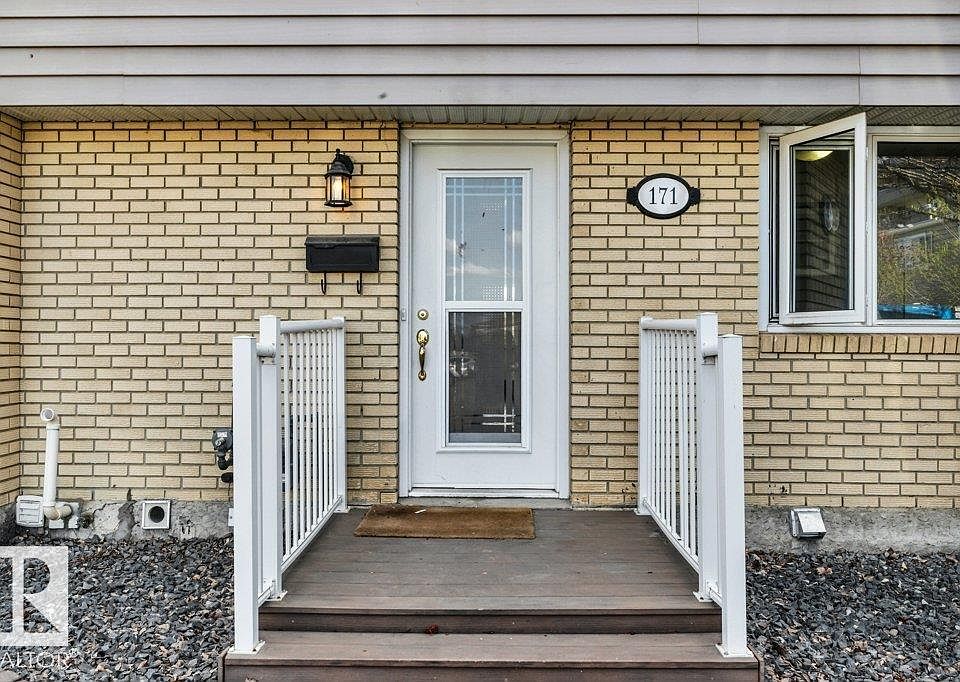 1st image of 171 Royal Rd NW
