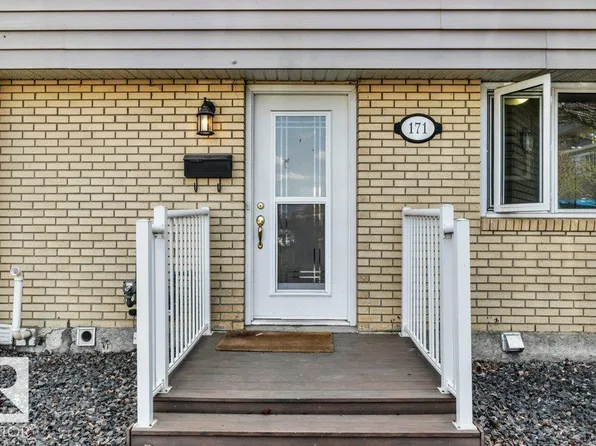 171 Royal Rd NW, Edmonton, AB T6J 2E7