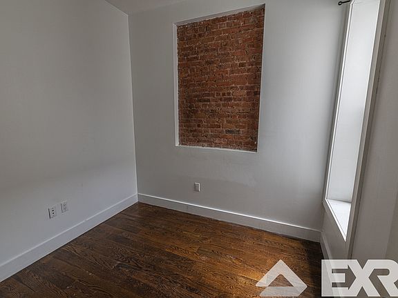 5th image of 1368 Putnam Ave #3A
