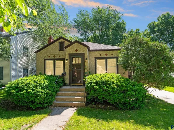 1904 S 5th Ave, Sioux Falls, SD 57105