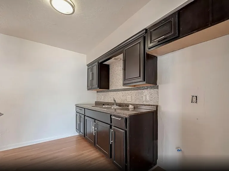 3806 Willow Springs Ln — Photo 7
