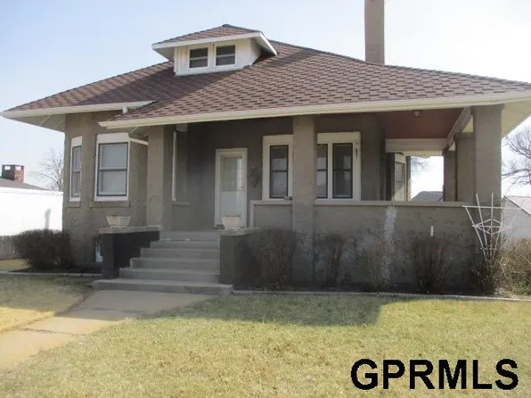 1504 6th St, Fairbury, NE 68352