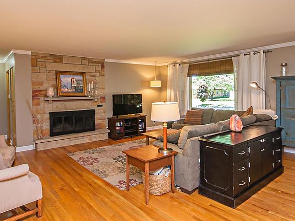 4th image of 2801 Thayer Dr