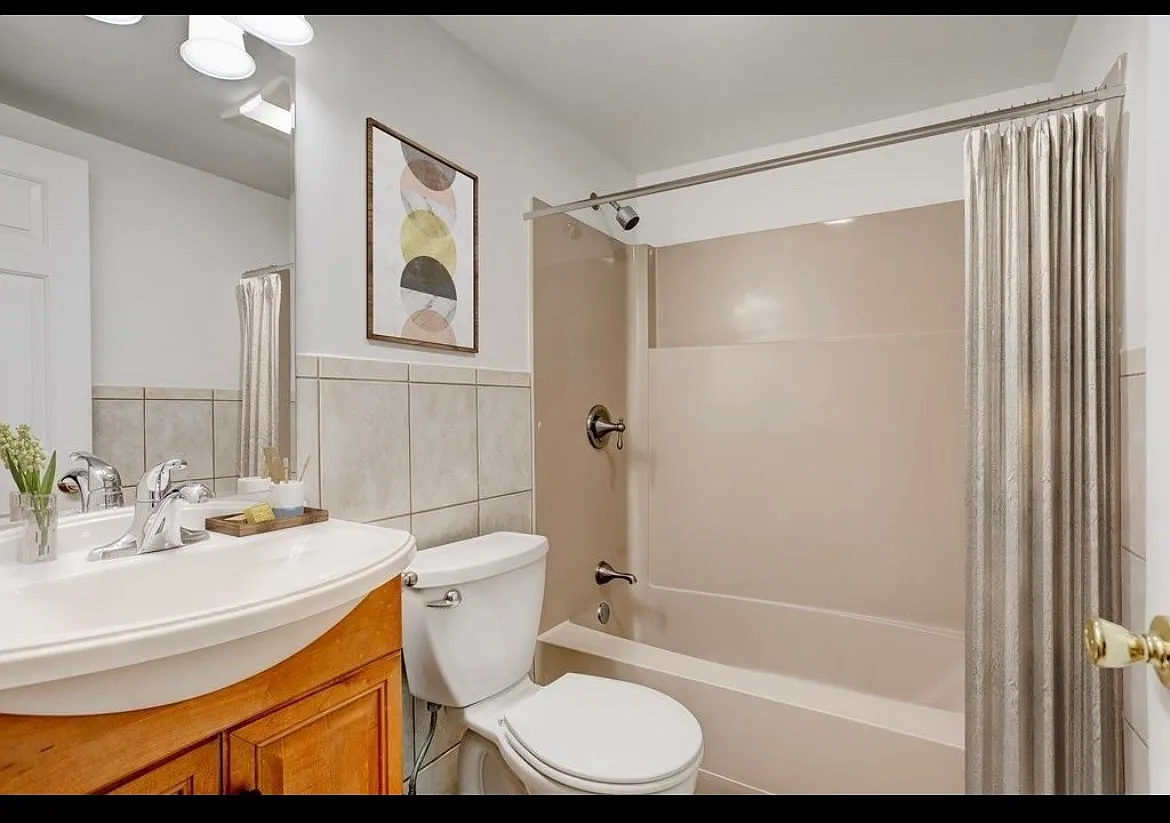 2 bed, 1.5 bath, 1014 sqft, $2,700 — Photo 4