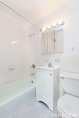 4th image of 1560 York Ave APT 2B