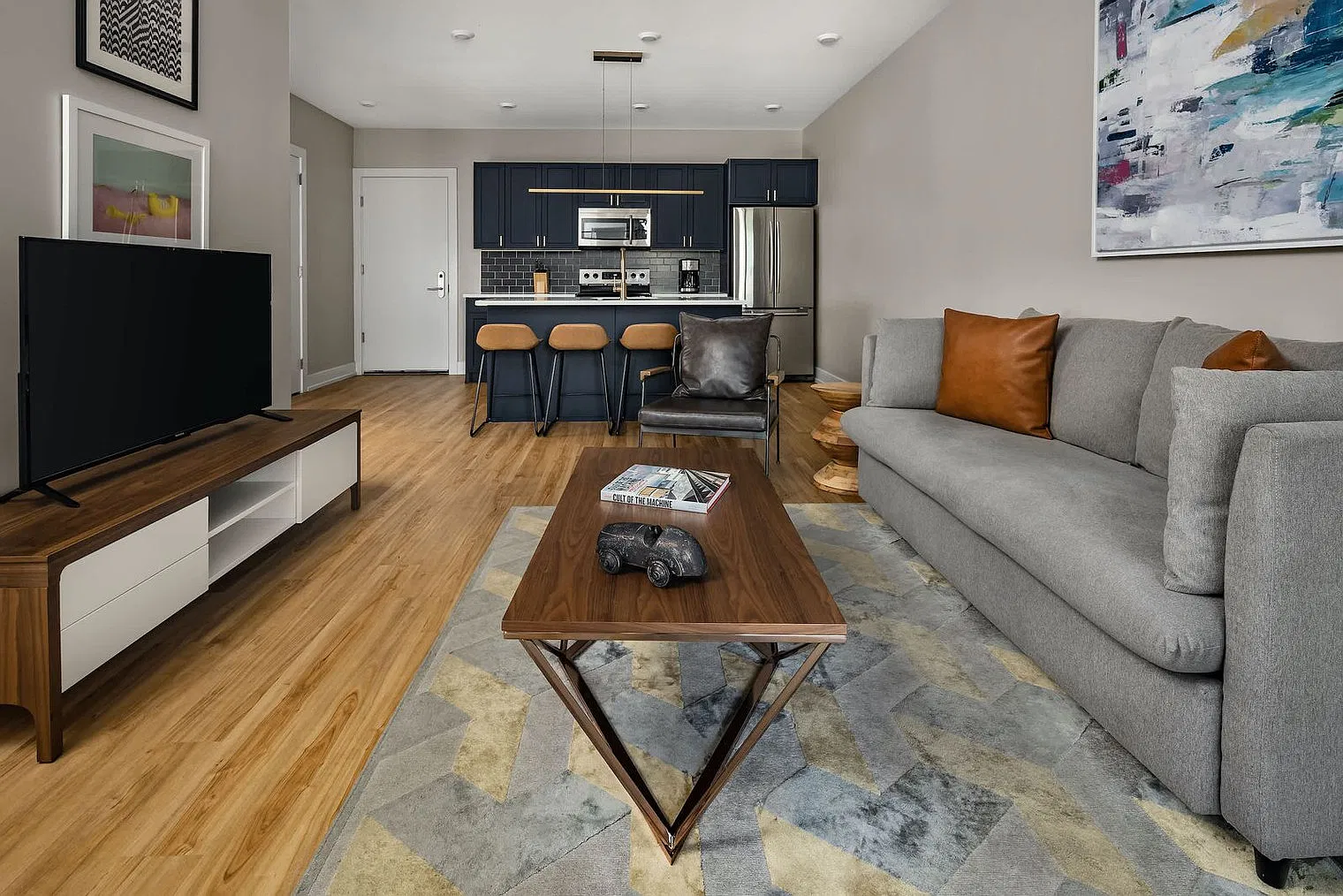 1 bed, 1.0 bath, 645 sqft, $2,564 — Photo 3