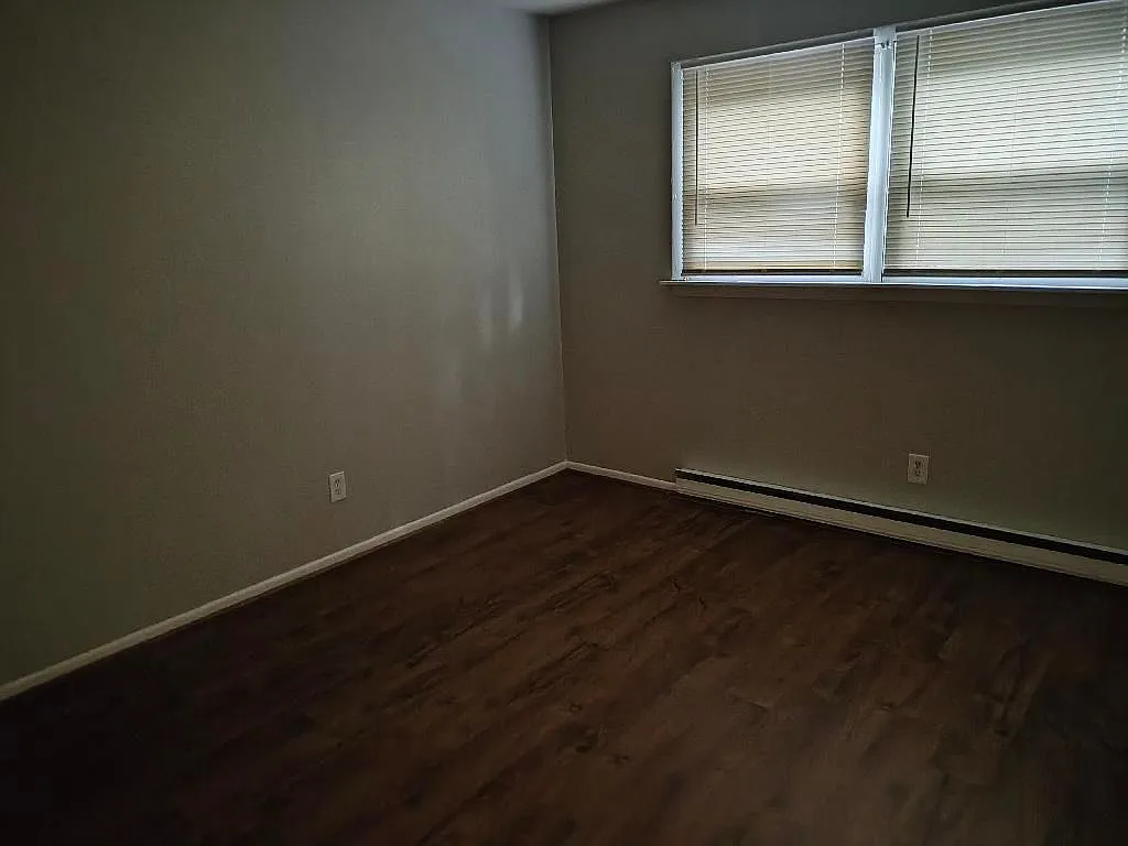 2 bed, 1.0 bath, 825 sqft, $1,080 — Photo 3