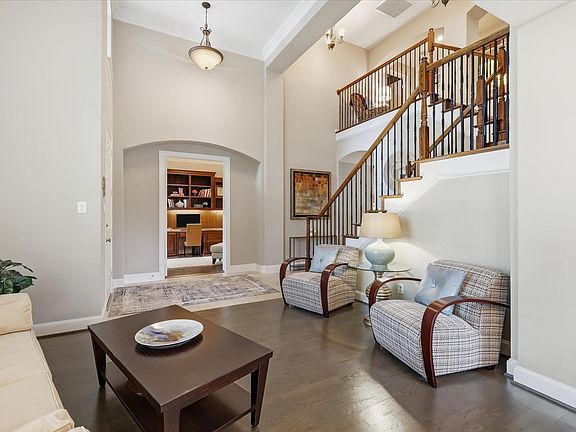 5th image of 901 Foxworth Ct
