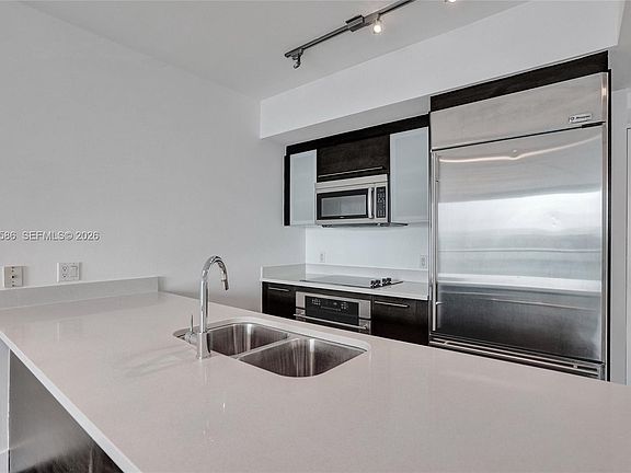 3rd image of 55 SE 6th St APT 3604