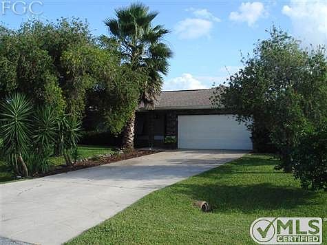 Front shot with lemon tree on the left.
