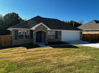 813 Saddlebrook St, Gentry, AR 72734