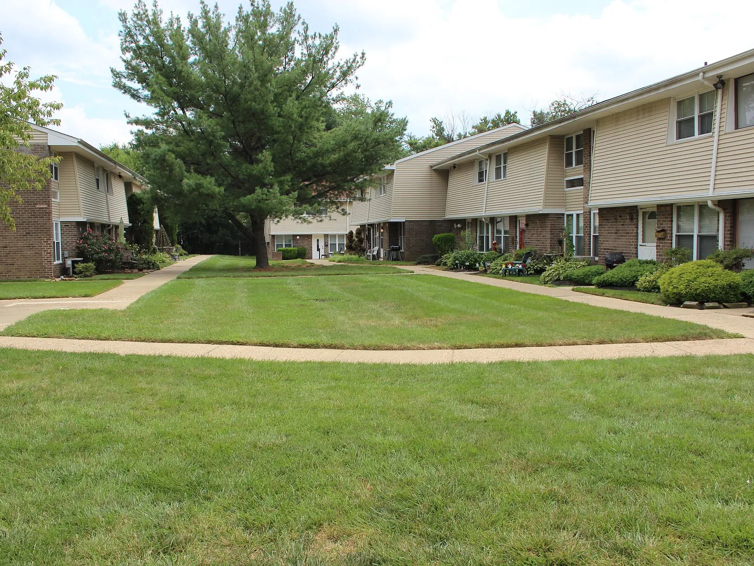 2 bed, 1.5 bath, 1133 sqft, $1,595 — Photo 3