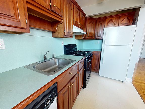 2nd image of 40 Benedict Ave APT 1D