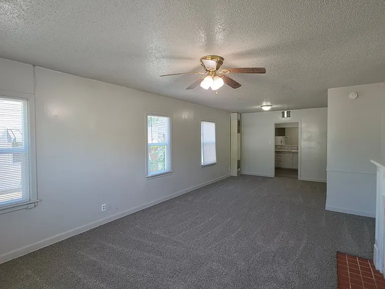 913 S Rusk St — Photo 4