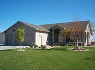 2041 Kenaston Ct, West Fargo, ND 58078