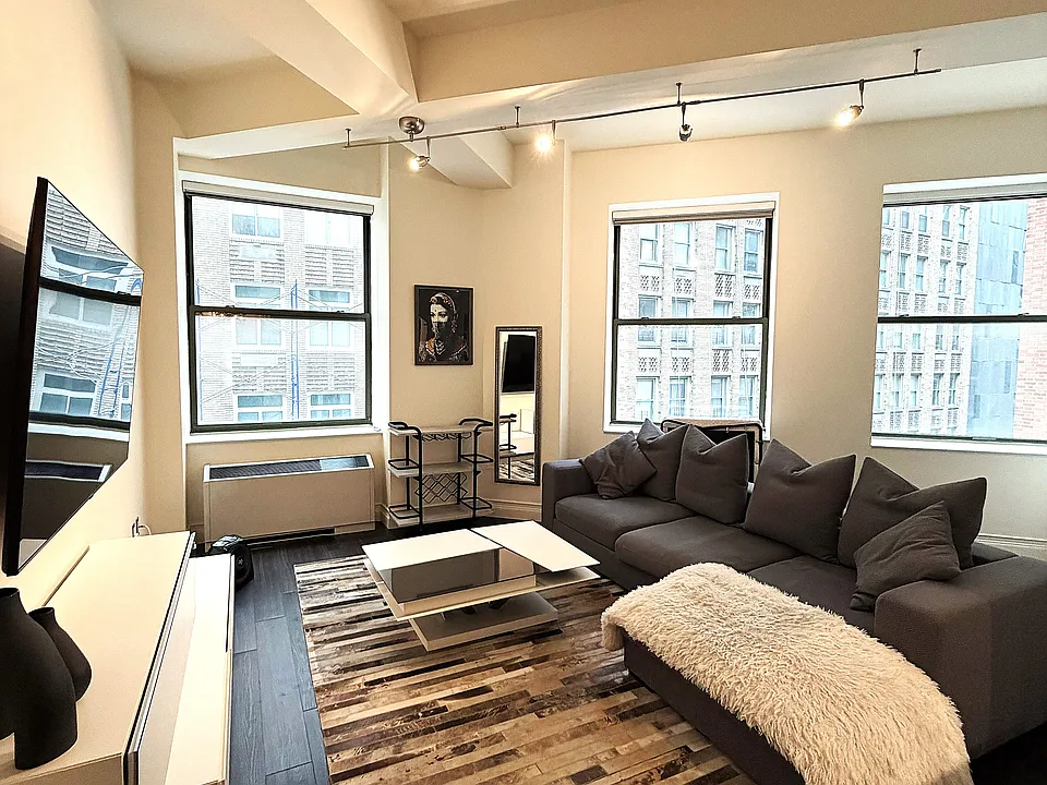 99 John St #707