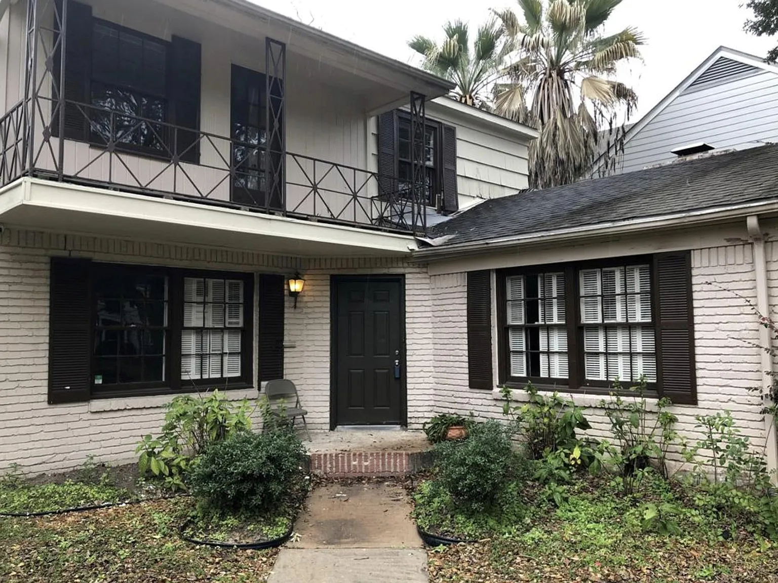 4 bed, 2.0 bath, 2572 sqft, $3,150 — Photo 1