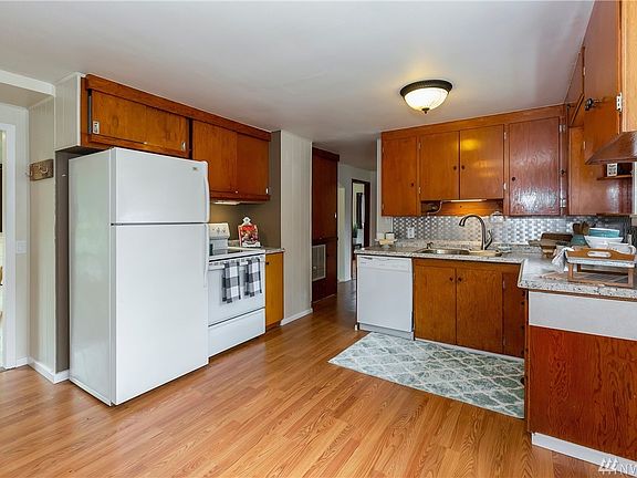 5th image of 1370 NE Vena Ave