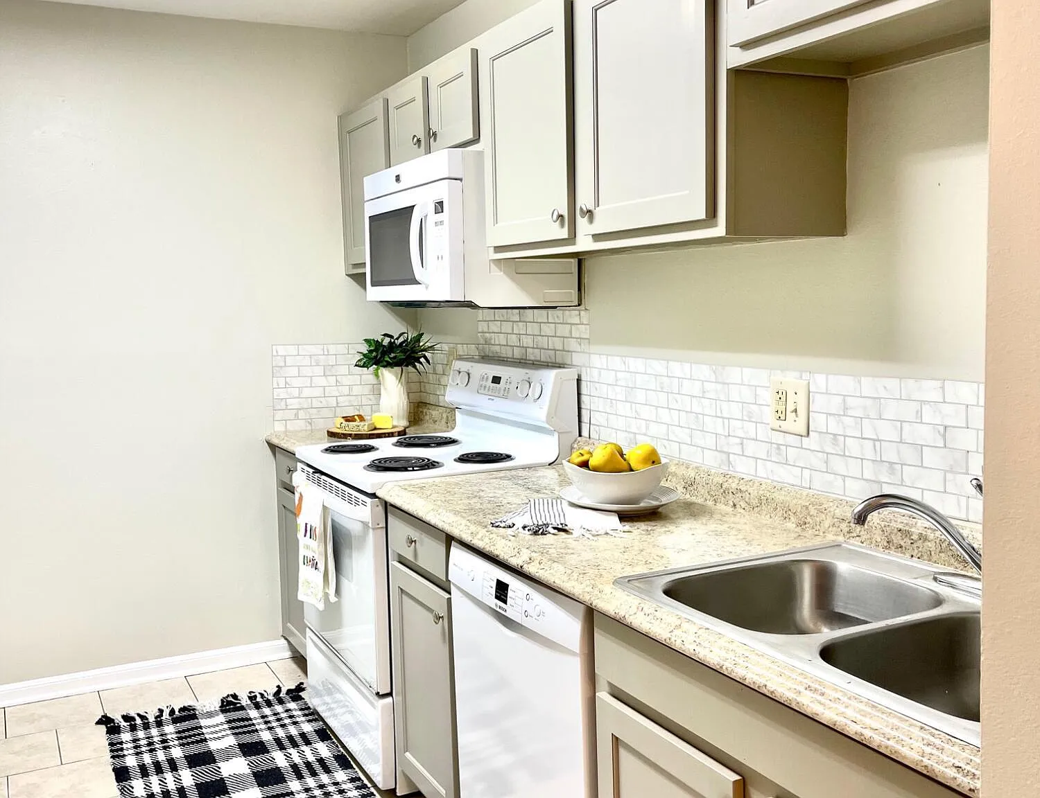 2 bed, 900 sqft, $995 — Photo 4