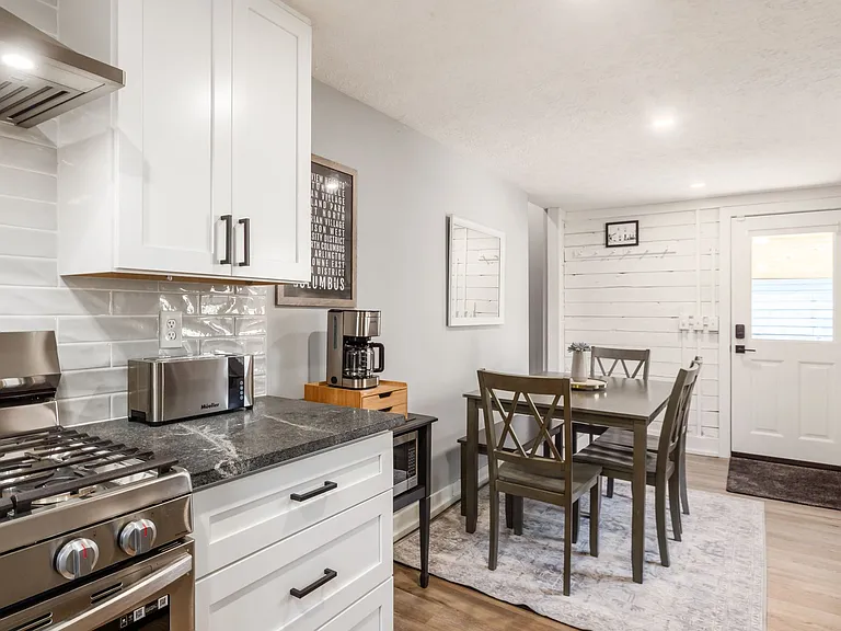 853 Summit St — Photo 10