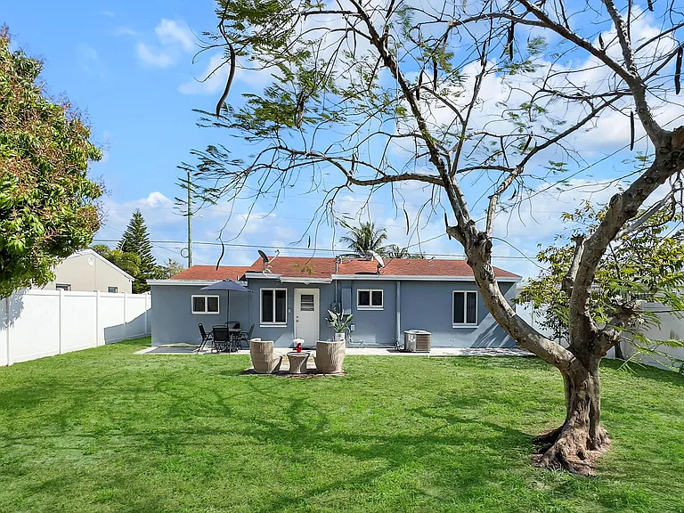3331 Lake Ave — Photo 23