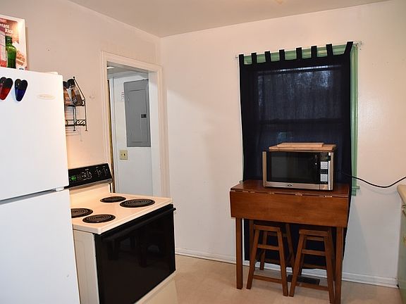 5th image of 708 E Hoffman Ave