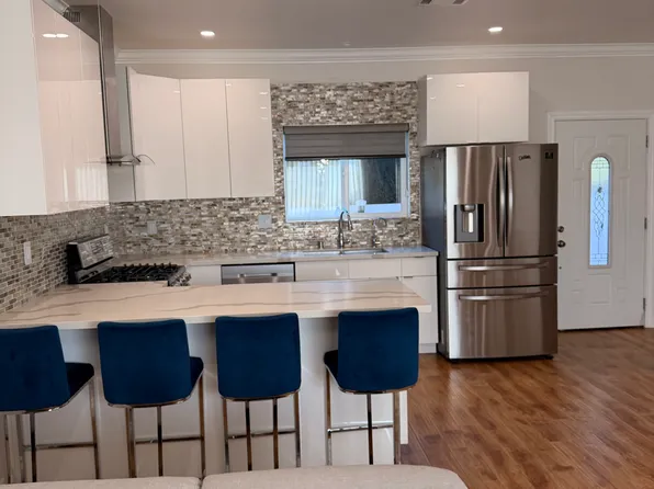 13242 W Arminta St, North Hollywood, CA 91605