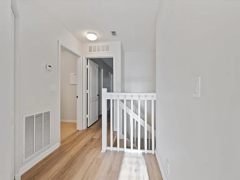 2106 SE Grand Dr — Photo 16