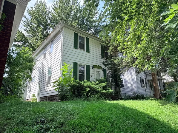 1227 4th St, Moline, IL 61265