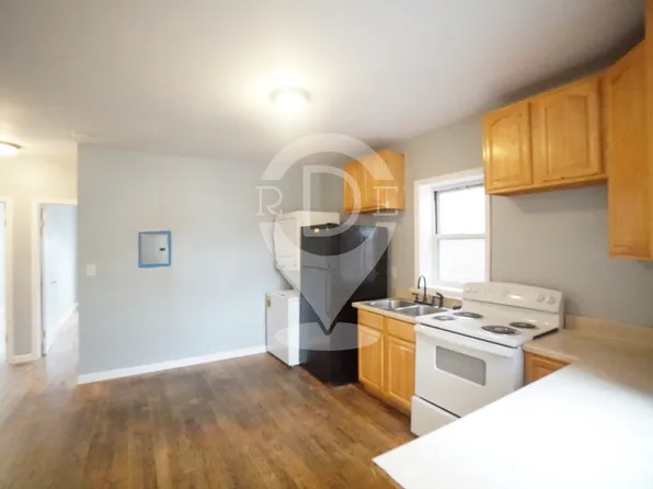 620 Beverley Road image 7 of 17