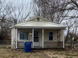 907 N Adams Ave, Lebanon, MO 65536