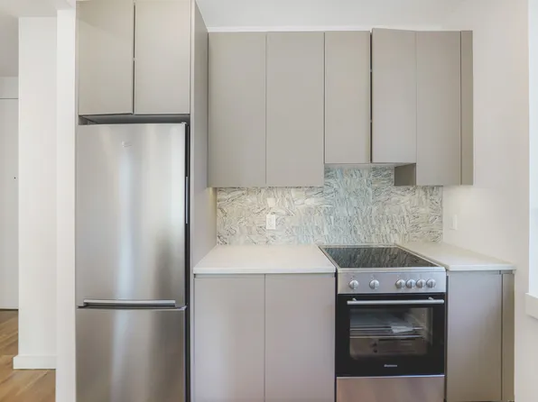 138-25 Barclay Avenue image 14 of 20