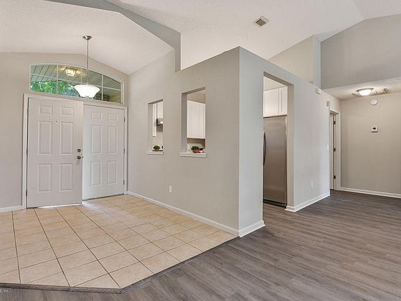 5th image of 751 Chestnut Oak Dr N