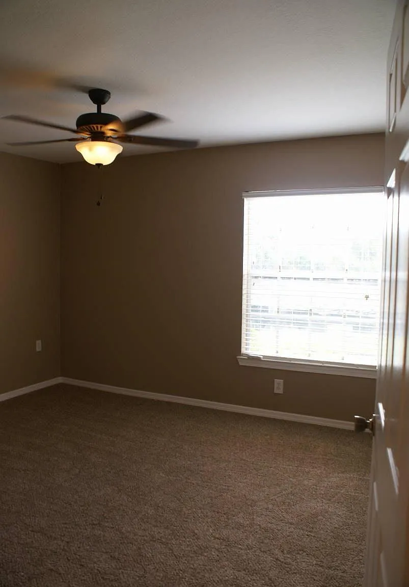 2 bed, 1048 sqft, $1,995 — Photo 4