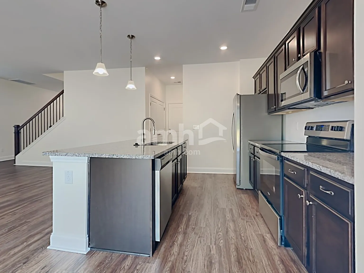 4 bed, 2.5 bath, 1977 sqft, $2,470 — Photo 3