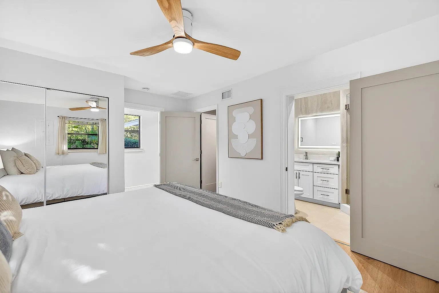 5 bed, 1820 sqft, $7,822 — Photo 4