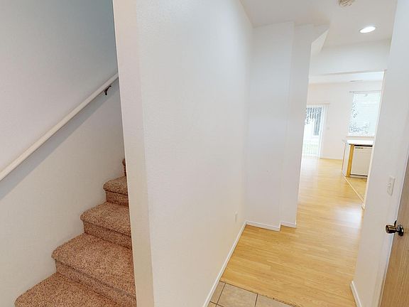 5th image of 1622 W Lee St Unit 3