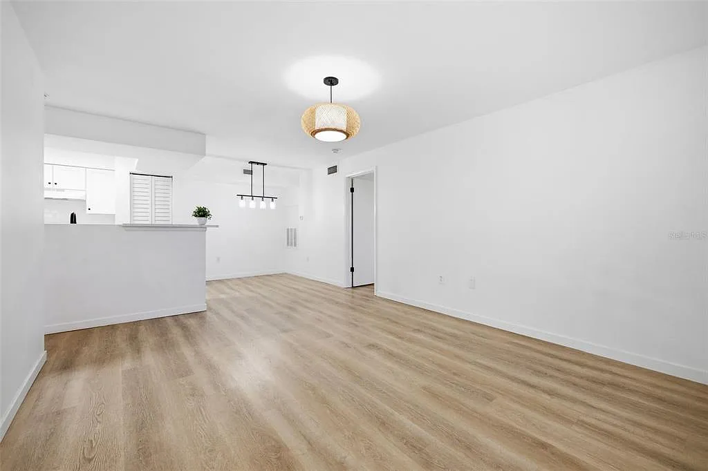 2 bed, 2.0 bath, 937 sqft, $1,500 — Photo 4