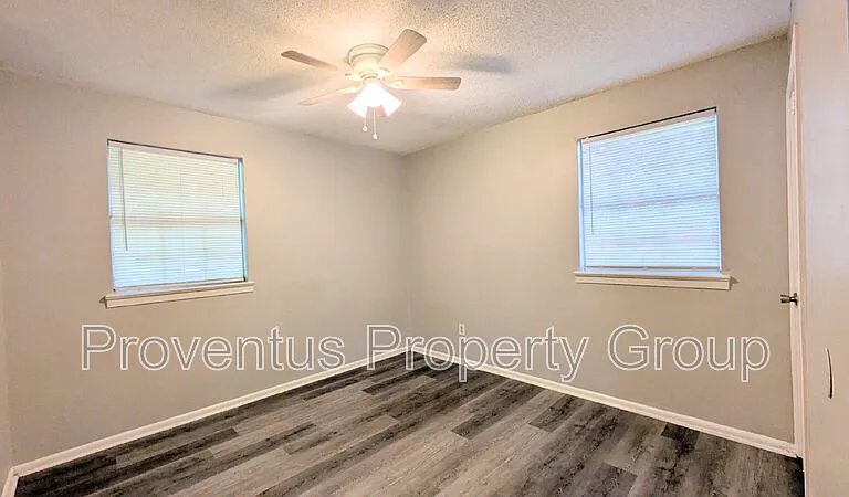 4527 Versailles Dr — Photo 20