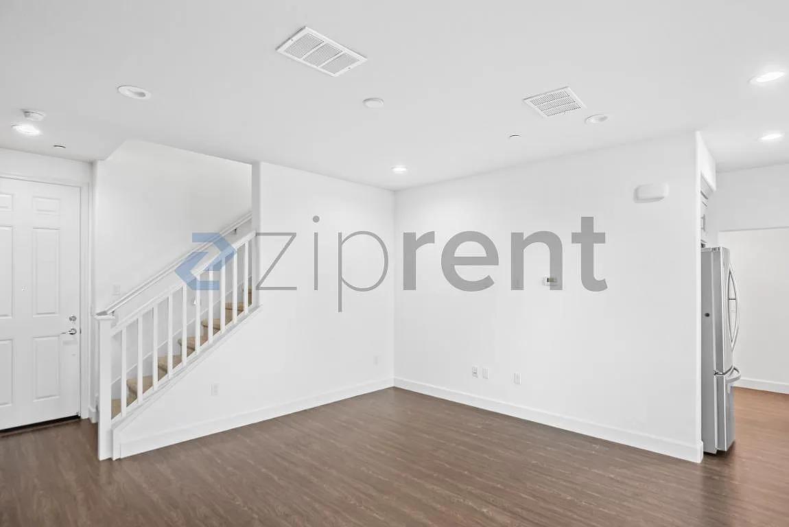 4 bed, 2.5 bath, 2048 sqft, $4,700 — Photo 4