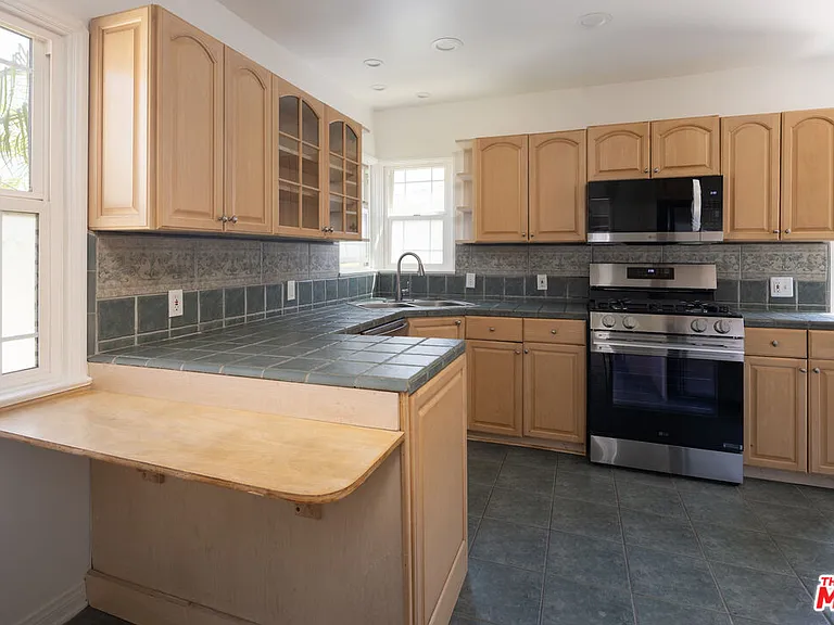 8333 Airlane Ave — Photo 11