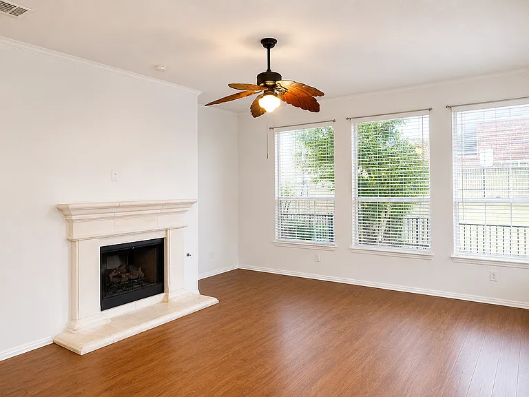 836 Mullrany Dr — Photo 8