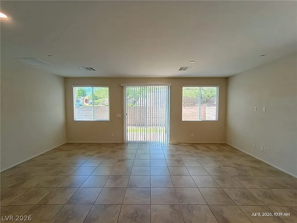 4 bed, 3.0 bath, 2040 sqft, $2,271 — Photo 3