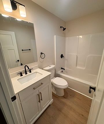 3rd image of 546 Main St #2