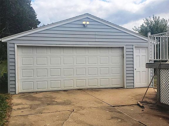 3rd image of 1625 Woodside Ct NW